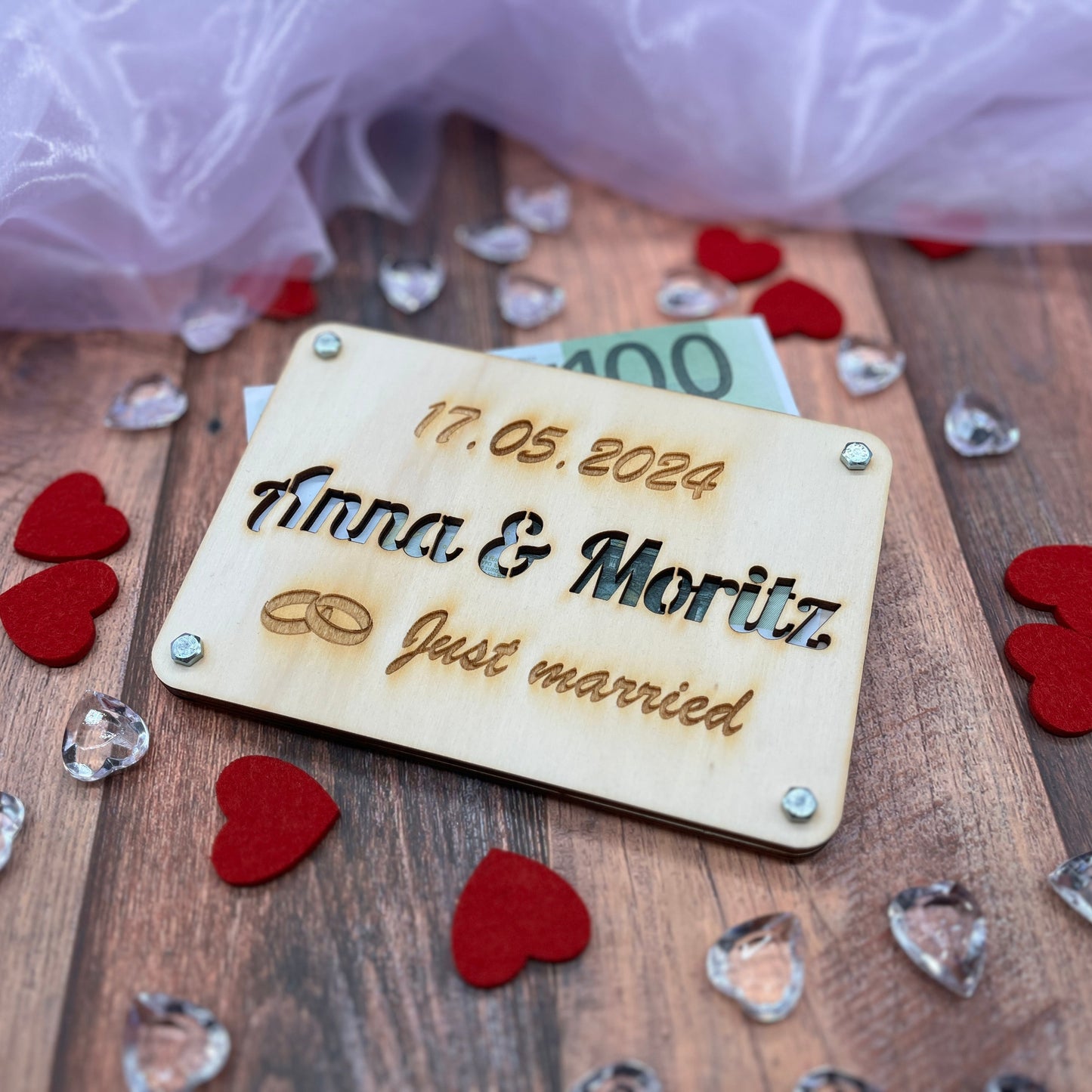 Geldgeschenkkarte aus Holz für Hochzeiten mit Datum und Namen des Brautpaares